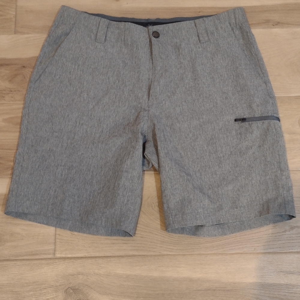 ZeroXposur Men's Light Gray Flat Front Shorts